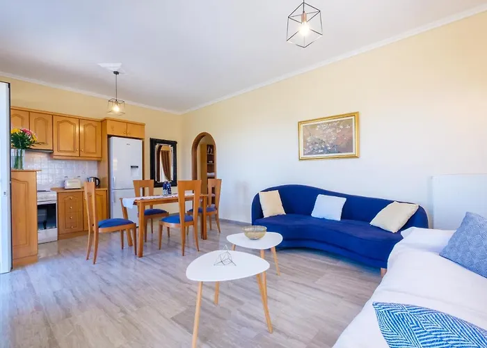 Almyros Aktis Mountain And Sea Apartment